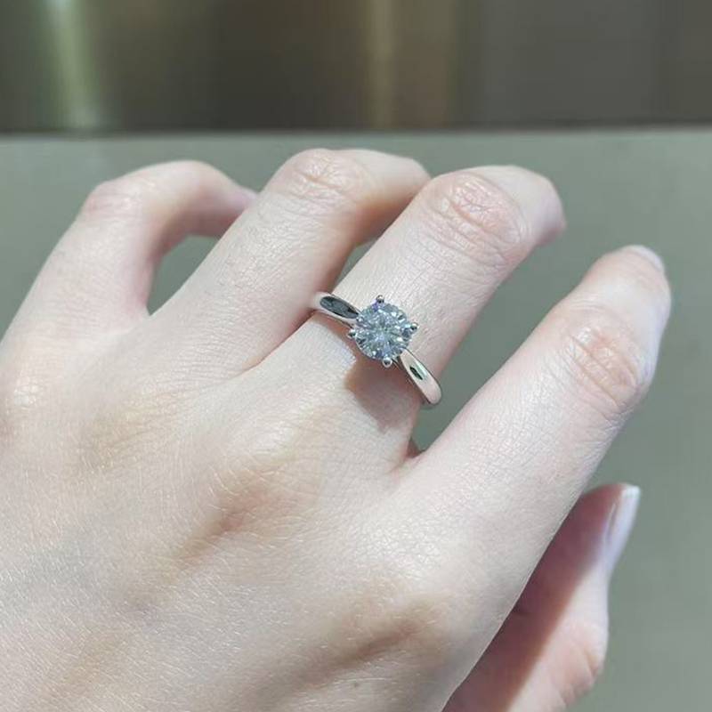 光臂四爪女戒S925银镀白金定制选款主石莫桑钻1.0ct